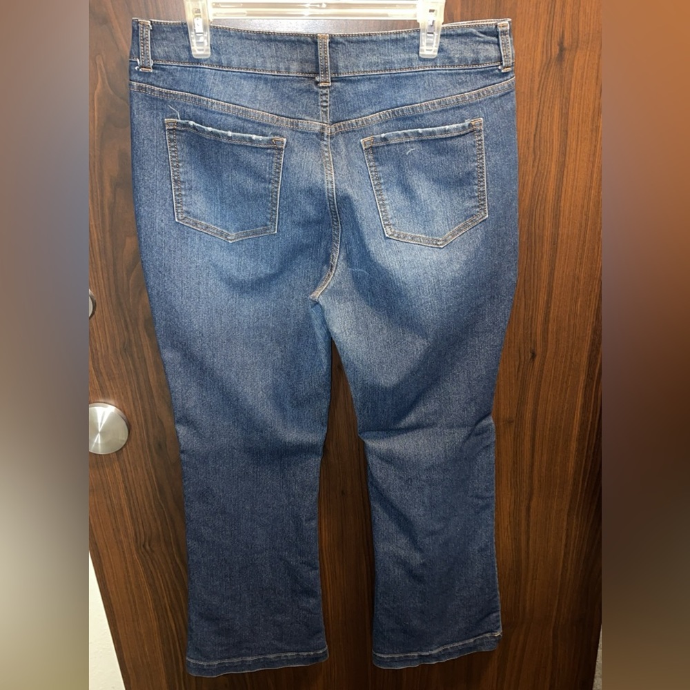17 - No Boundaries Jeans - Picture 2 of 7